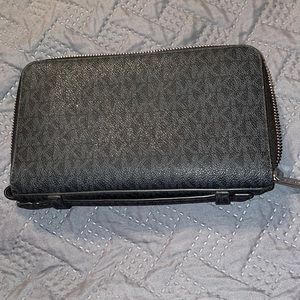 MK travel/wristlet/clutch